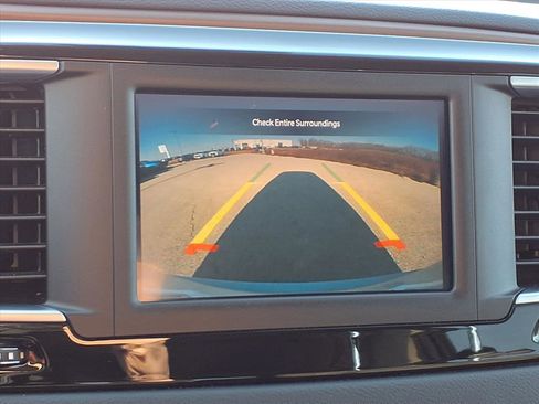 Used 2024 Chrysler Voyager LX image 10