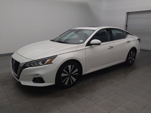 Used 2020 Nissan Altima 2.5 SV FWD image 2