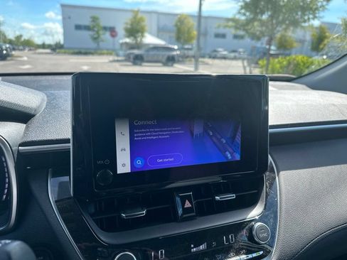 Used 2024 Toyota Corolla Cross XLE w/ Convenience Package FWD image 17