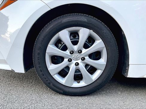 Used 2024 Toyota Corolla LE image 9
