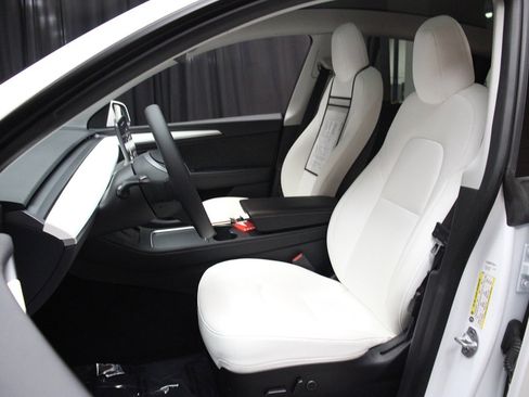 Used 2023 Tesla Model Y Long Range image 33