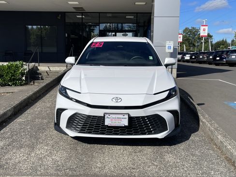 Certified 2025 Toyota Camry SE w/ Convenience Package FWD image 2