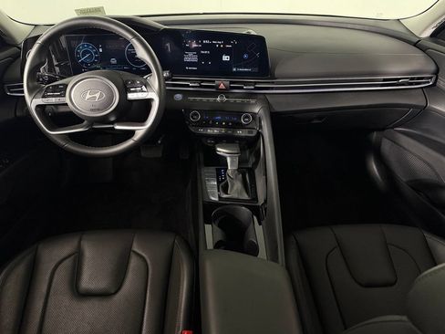 Used 2025 Hyundai Elantra Limited FWD image 12