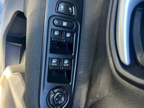 Used 2015 Jeep Renegade Latitude w/ Popular Equipment Group image 30