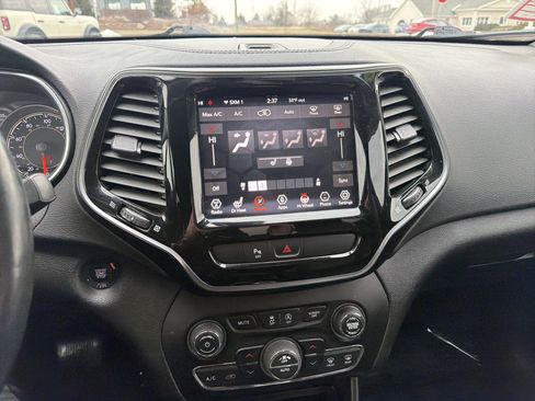 Used 2019 Jeep Cherokee Limited image 24