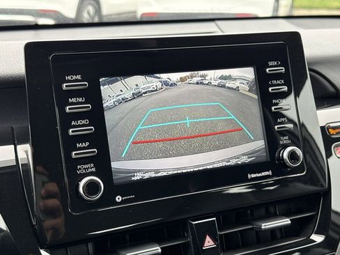 Used 2021 Toyota Camry SE image 3