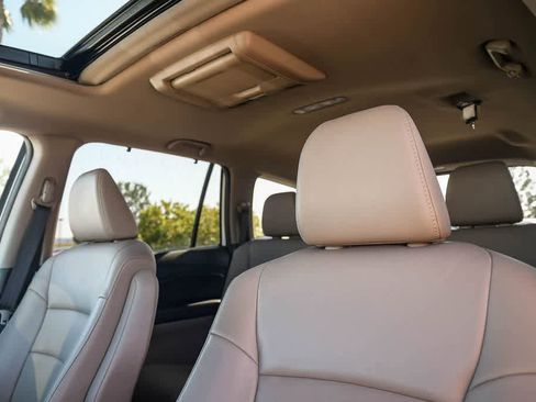 Used 2016 Honda Pilot Touring image 17