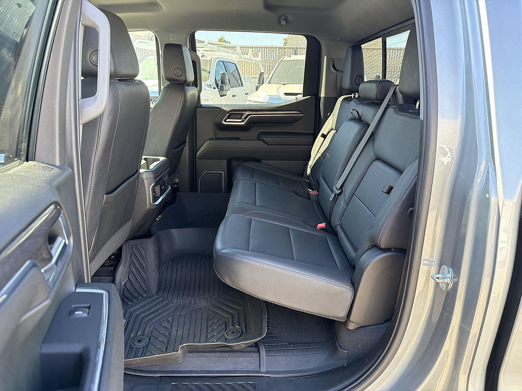 Used 2024 Chevrolet Silverado 1500 LTZ AWD/4WD image 24