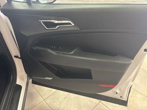 Used 2025 Kia Sportage LX AWD/4WD image 5
