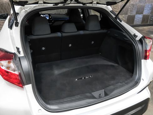 Used 2021 Toyota C-HR XLE image 48