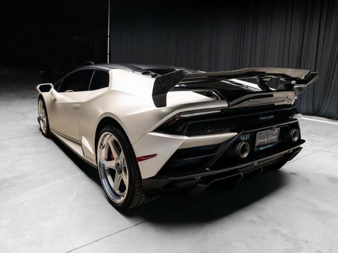 Used 2021 Lamborghini Huracan EVO RWD image 12