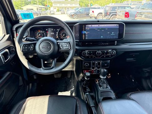 Used 2025 Jeep Wrangler Unlimited Rubicon AWD/4WD image 20