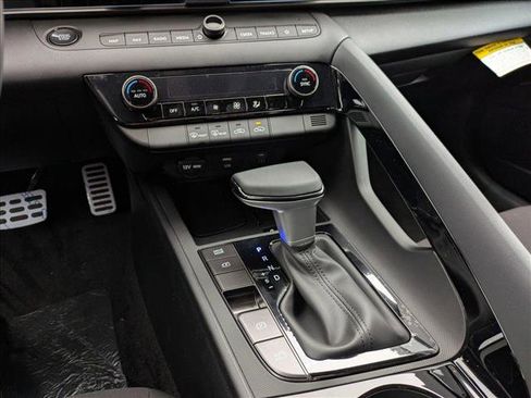 New 2025 Hyundai Elantra SEL image 14
