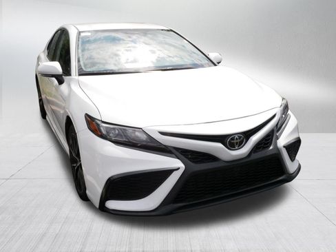 Certified 2024 Toyota Camry SE FWD image 3