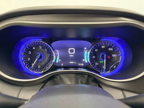 Used 2024 Chrysler Pacifica Touring-L FWD image 18
