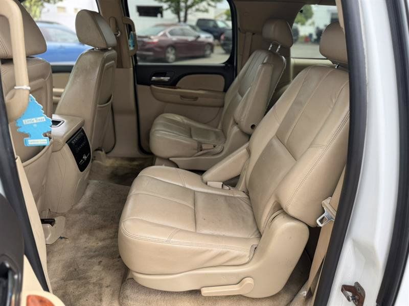 Used 2008 Chevrolet Suburban LTZ w/ LTZ Preferred Equipment Group AWD/4WD image 15