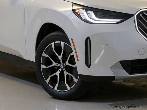 Used 2025 BMW X3 xDrive30i image 3