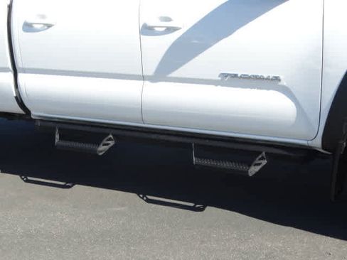 Used 2023 Toyota Tacoma TRD Off-Road w/ TRD Premium Off Road Package image 10