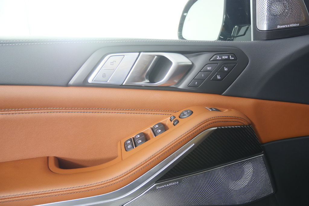 Used 2027 BMW X7 M60i AWD/4WD image 8