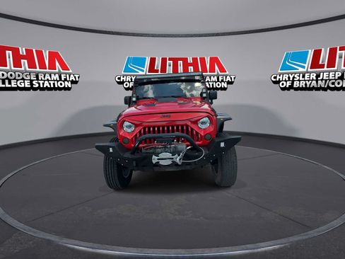 Used 2017 Jeep Wrangler Unlimited Sahara AWD/4WD image 3