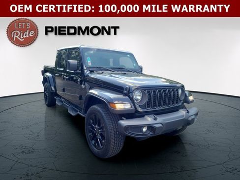 Used 2024 Jeep Gladiator Sport AWD/4WD image 3