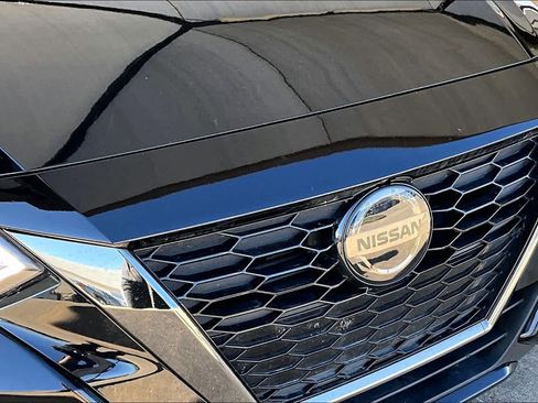 Used 2023 Nissan Sentra SR w/ SR Premium Package image 29