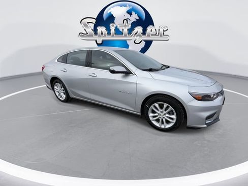 Used 2017 Chevrolet Malibu LT w/ Driver Confidence Package image 2