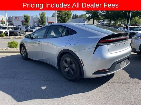 Used 2024 Toyota Prius LE FWD image 4