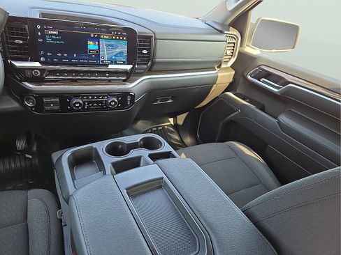 Used 2025 Chevrolet Silverado 1500 LT w/ Safety Package AWD/4WD image 12