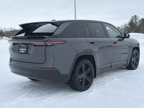 Used 2024 Jeep Wagoneer Launch Edition image 27