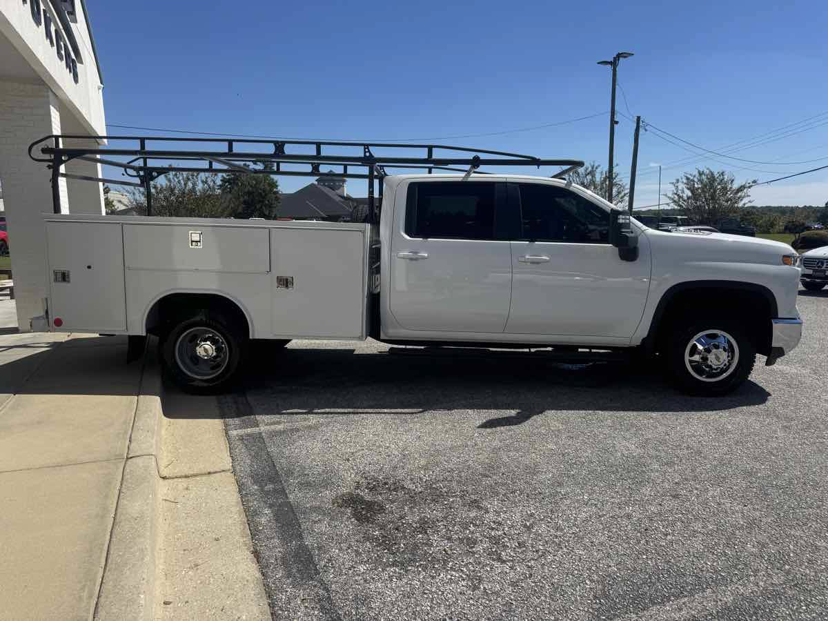 Used 2024 Chevrolet Silverado 3500 LT w/ Convenience Package RWD image 5