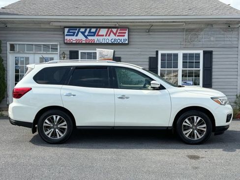Used 2017 Nissan Pathfinder SL AWD/4WD image 1