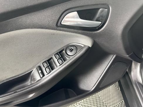 Used 2014 Ford Focus SE FWD image 19