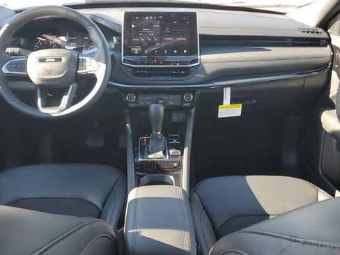 New 2026 Jeep Compass Latitude image 11