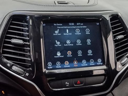 Used 2019 Jeep Cherokee Limited FWD image 19