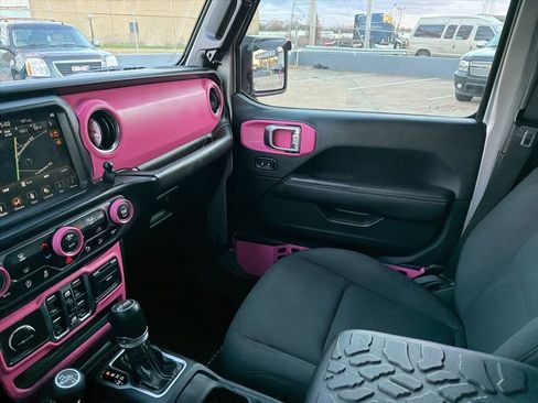 Used 2019 Jeep Wrangler Unlimited Sahara image 24