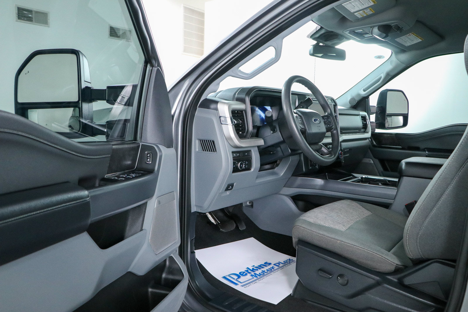 Used 2024 Ford F250 XLT w/ XLT Premium Package AWD/4WD image 4