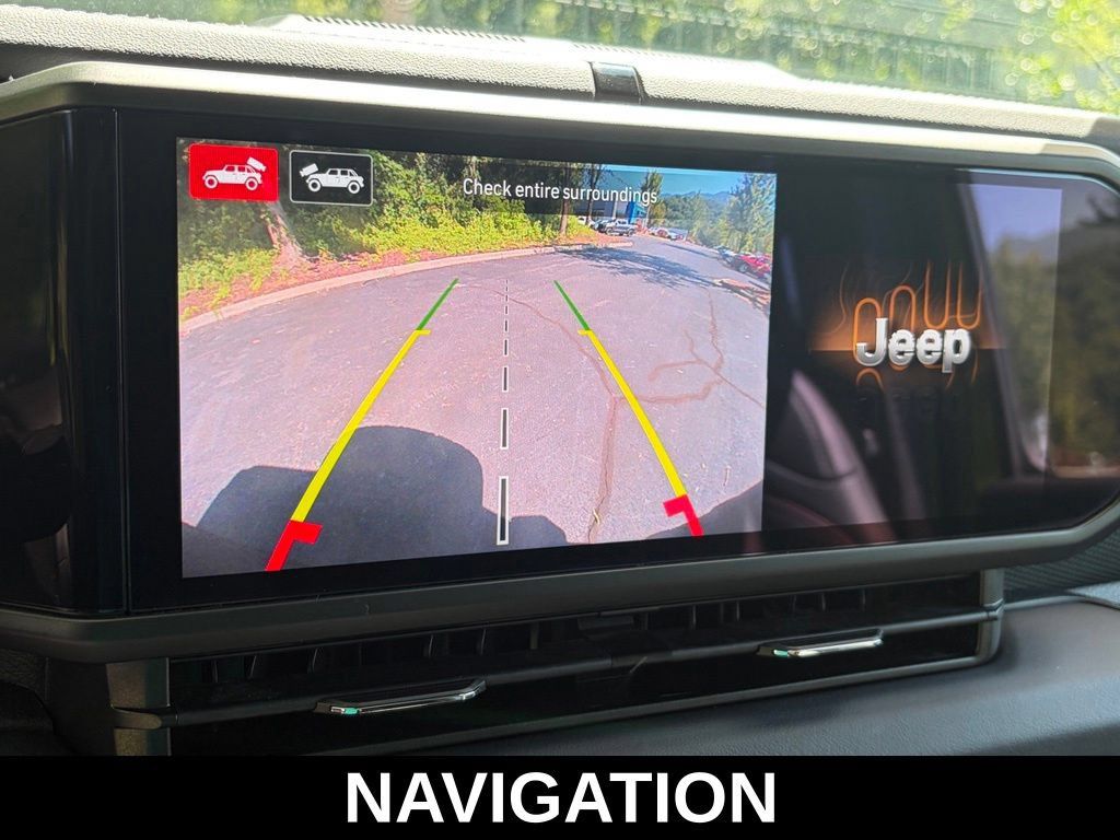 Used 2025 Jeep Wrangler Unlimited Rubicon AWD/4WD image 14