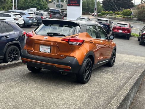 Used 2020 Nissan Kicks SR w/ SR Premium Package FWD image 6