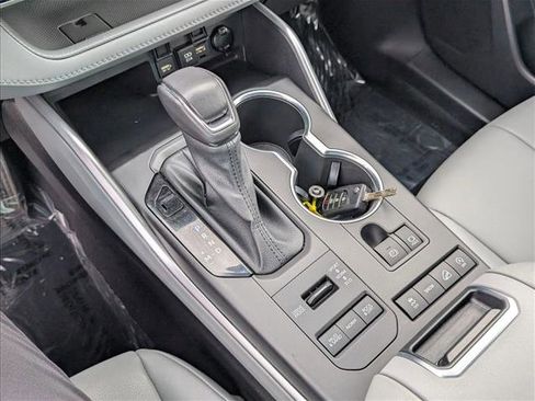 Certified 2021 Toyota Highlander XLE image 11