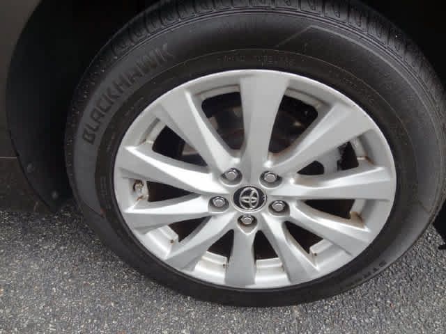 Used 2018 Toyota Camry LE FWD image 27