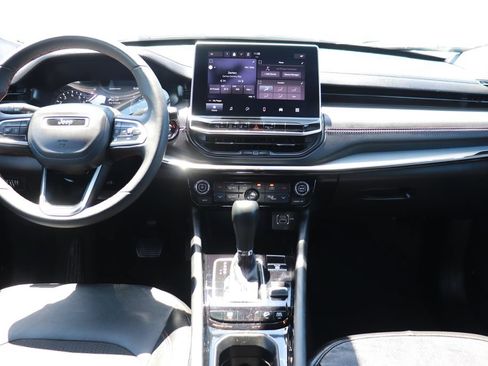 Used 2025 Jeep Compass Trailhawk AWD/4WD image 18