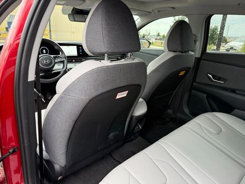 Used 2025 Hyundai Elantra Limited FWD image 9