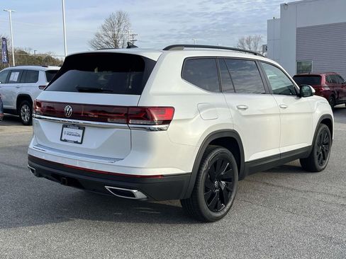 New 2026 Volkswagen Atlas SE FWD image 3