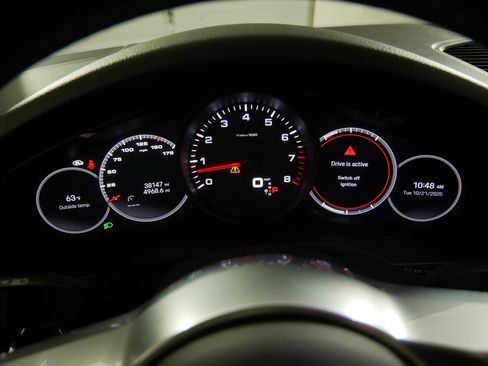 Used 2022 Porsche Cayenne Platinum Edition image 21