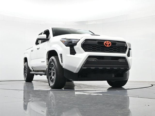 Used 2025 Toyota Tacoma TRD Sport AWD/4WD image 33