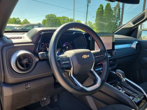 Used 2025 Chevrolet Colorado LT AWD/4WD image 19