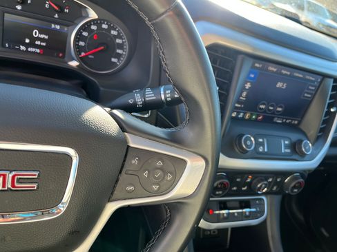 Used 2023 GMC Acadia SLT image 32