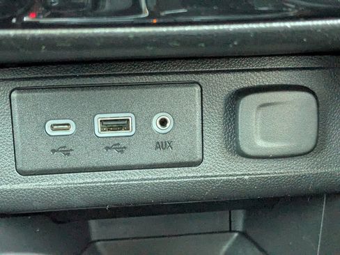 Used 2023 Buick Encore GX Preferred image 22