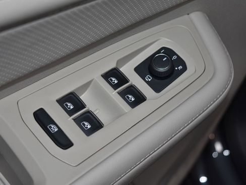 Certified 2025 Volkswagen Atlas SEL Premium R-Line image 5